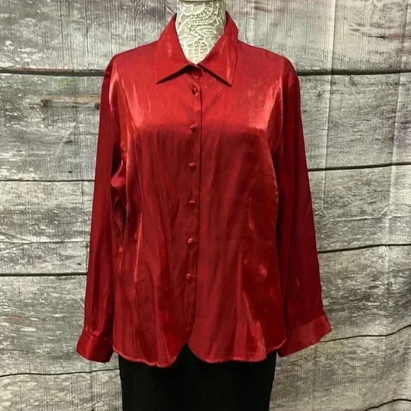 ❤️‍🔥 Villager Signature Metallic Red Button down Blouse - Picture 1 of 5